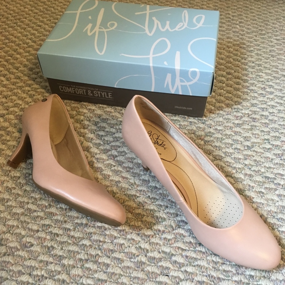 Life Stride pale pink/blush color heels, like new